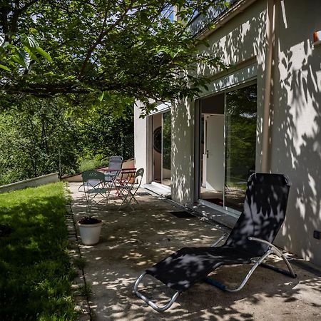 La Maison Sous Le Noyer Apartment Montessut Bagian luar foto